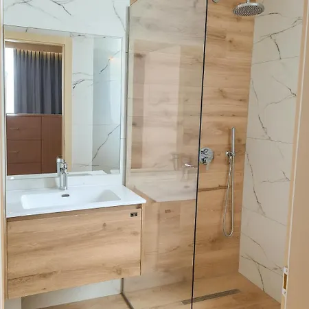 Eva 4* Golem (Tirana)