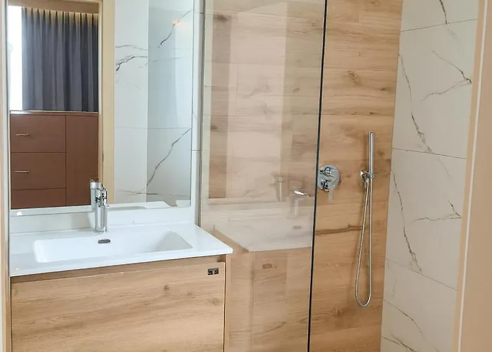 Eva 4* Golem (Tirana)